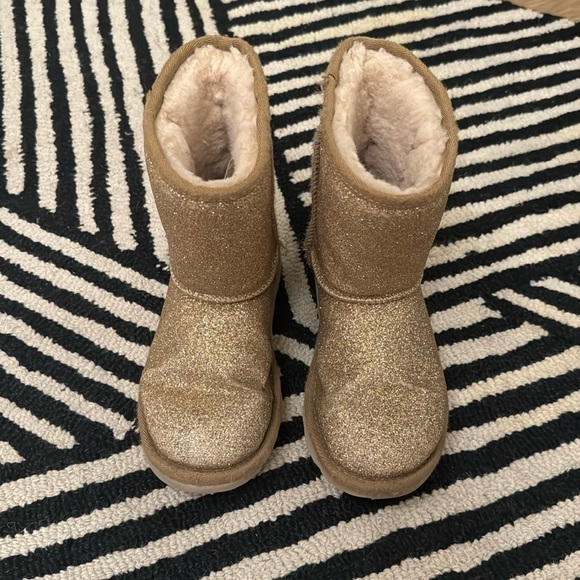 UGG Australia Classic Short II Glitter Sparkle Girls Boots Gold Size 13 - Picture 2 of 9